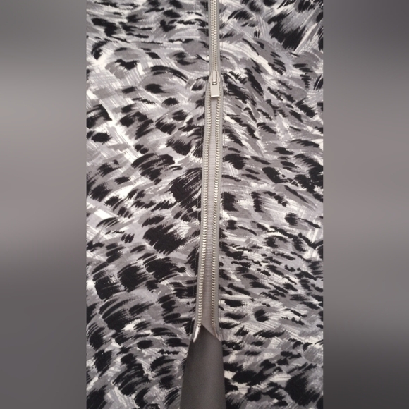 Talbots Woman Paintbrush Zip-Front Pencil Skirt Size 18W - Picture 4 of 10